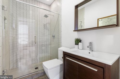 833 Bainbridge St, Philadelphia PA  19147-2009 exterior