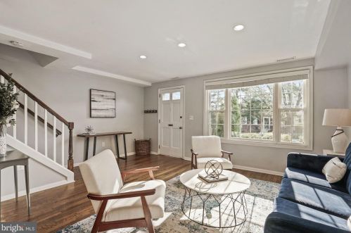 2216 Dearing St, Alexandria VA 22302-1804 exterior