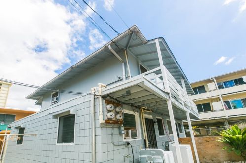 731 Paani St, Honolulu HI 96826-4223 exterior