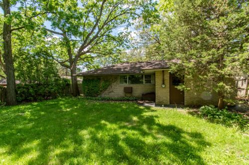 435 Lynn Ter, Waukegan IL 60085-3358 exterior