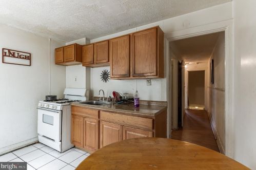 327 10 St, Darby PA 19023-1707 exterior