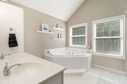 3547 Hathaway Rd, Kalamazoo MI 49009-4909 exterior