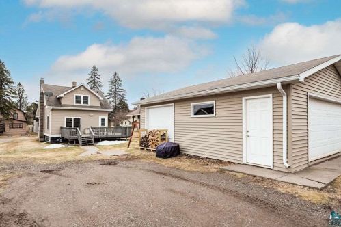 11 3 St, Duluth MN 55805-1727 exterior