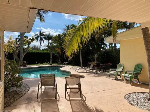 758 95th Ave, Naples FL 34108-2457 exterior