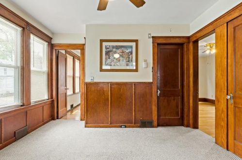 55 6 Ave, Woonsocket RI 02895-4024 exterior