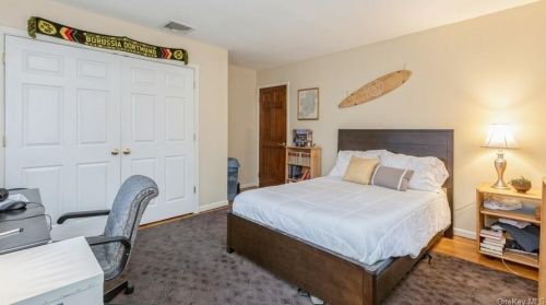 345 Svahn Dr, Valley Cottage NY 10989-1608 exterior