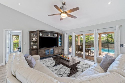 17335 Lake Park Rd, Boca Raton FL 33487-1166 exterior