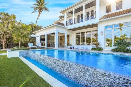 1501 Bluefin Ct, Naples FL 34102-1576 exterior