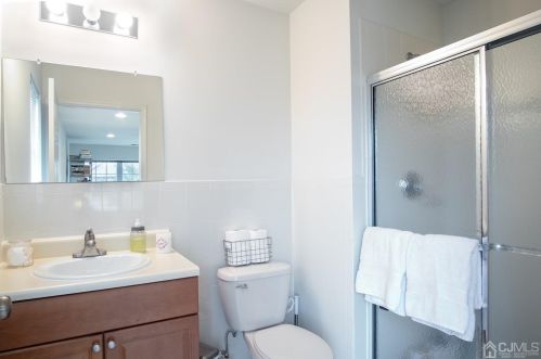 125 Chariot Ct, Piscataway NJ  08854-6668 exterior