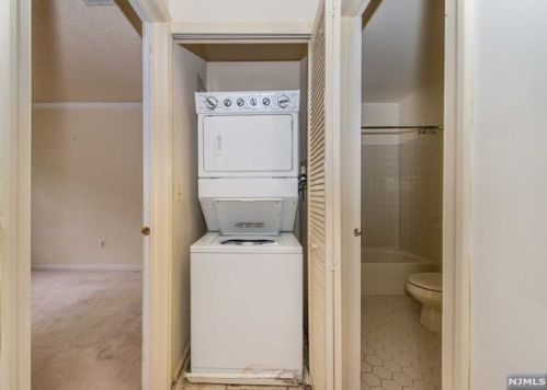 1382 York St, Mahwah NJ  07430-3265 exterior