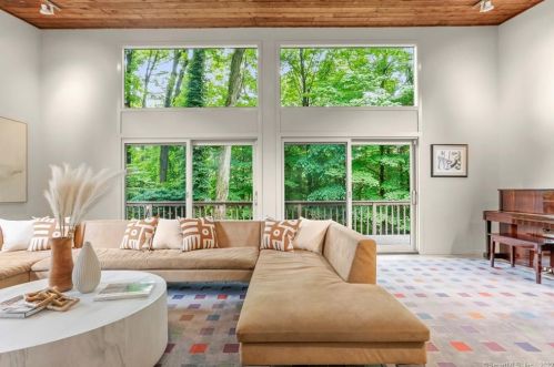 10 Hockanum Rd, Westport CT 06880-2121 exterior