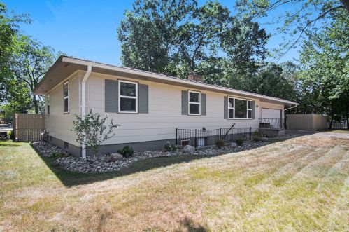 2737 Patricia Dr, Meskegon MI 49445-3240 exterior