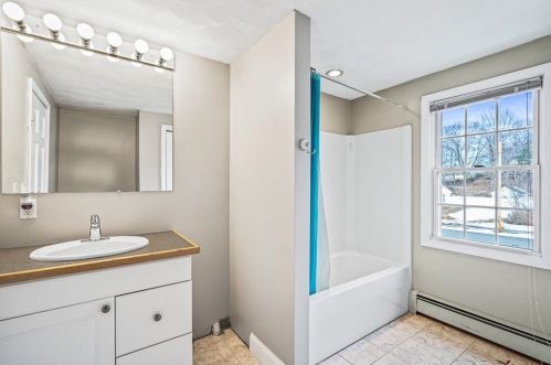 7 Azalea Ln, Peabody MA 01960-4602 exterior