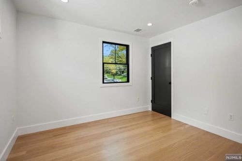 586 Palisade Ave, Teaneck NJ 07666-3145 exterior