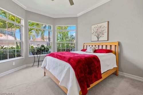 6132 Dogleg Dr, Naples FL 34113-1693 exterior