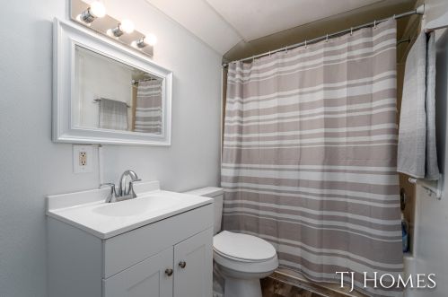 1079 1st St, Meskegon MI  49440-1435 exterior