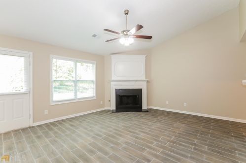 995 Alford Xing, Lithonia GA  30058-3149 exterior