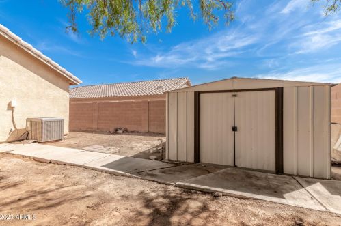 2318 65 Dr, Phoenix AZ 85033-5220 exterior