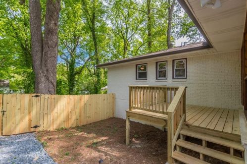 1897 Dorsey Ave, Atlanta GA  30344-6846 exterior