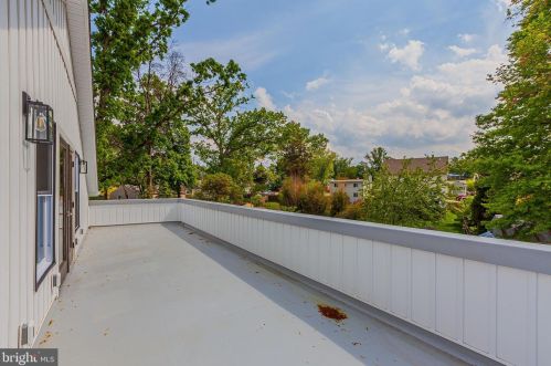 907 Gilbert Rd, Rockville MD  20851-1315 exterior