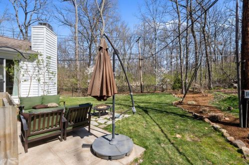 2332 Divot Dr, Saint Louis MO 63131-3240 exterior