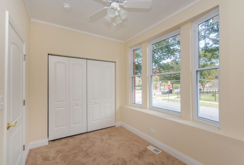 7001 East End Ave, Chicago IL 60649-1421 exterior