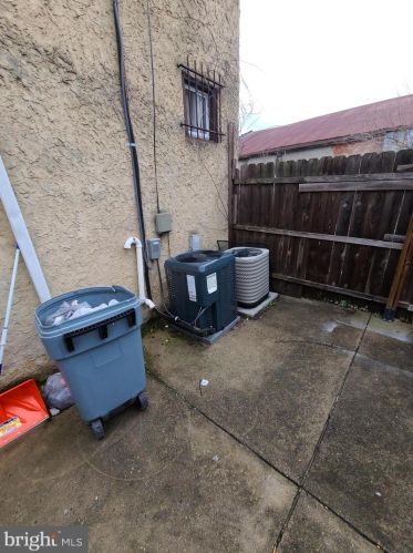 2101 Marshall St, Philadelphia PA 19122-1406 exterior