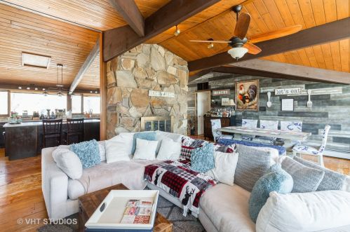 5504 Wonder Wood Dr, Bull Valley IL 60097-9083 exterior