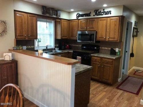 2102 Monte Ave, Meskegon MI 49444-4524 exterior