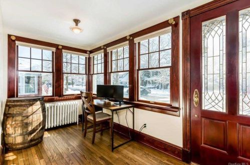 33 Ketewamoke Ave, Babylon NY 11702-1906 exterior