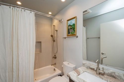 1427 Plymouth Ct, Chicago IL 60605-2862 exterior