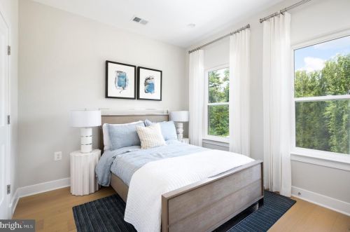 10260 Grosvenor Pl, Rockville MD 20852 exterior