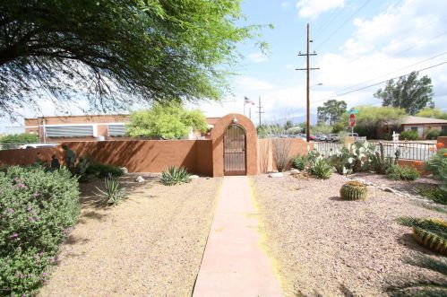 1748 Seneca St, Tucson AZ  85719-3745 exterior