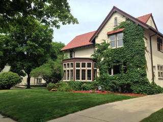 2909 Newport Ave, Milwaukee, WI 53211-2924