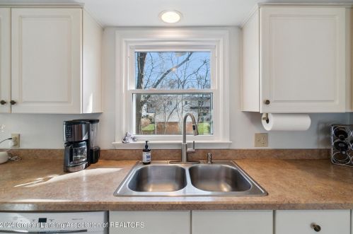 1806 Linden St, East Lansing MI 48823-3722 exterior