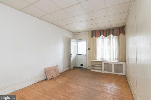 5731 Chestnut, Philadelphia PA 19104-3015 exterior