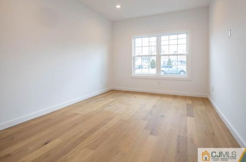 20 Kenmore Rd, Edison NJ 08817-4044 exterior