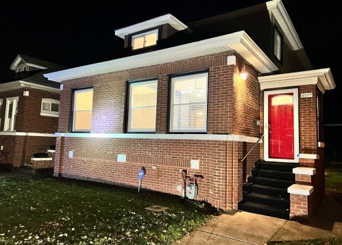 8229 Ridgeland Ave, Chicago, IL 60617-1745