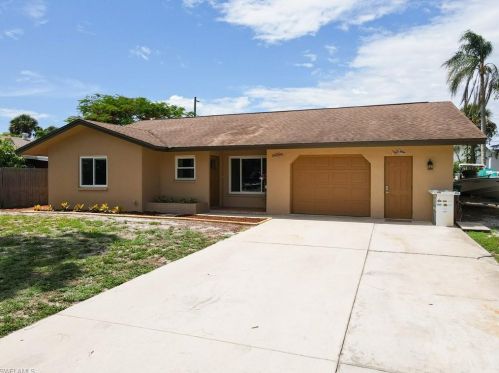 4039 Mohawk Pl, Naples FL 34112-6748 exterior