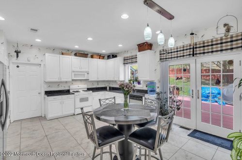 100 Serpentine Dr, Morganville NJ 07751-1400 exterior