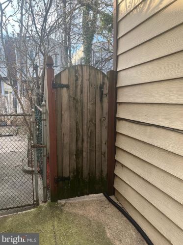 5416 Lawrence St, Philadelphia PA  19120-2804 exterior