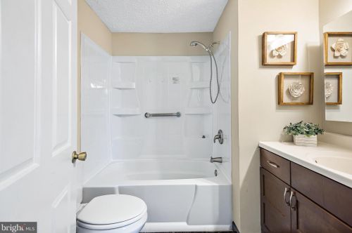 7725 Epsilon Dr, Rockville MD 20855-2546 exterior