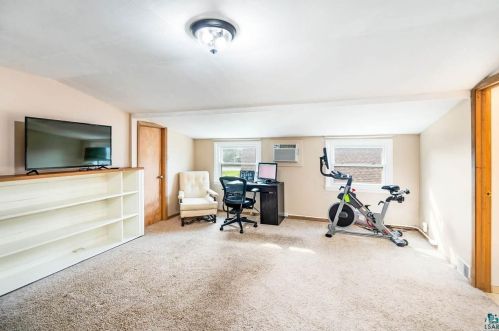 4202 4 St, Duluth MN 55806-2652 exterior