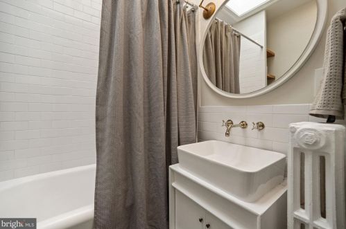 1700 Hobart St, Washington DC 20009-3705 exterior