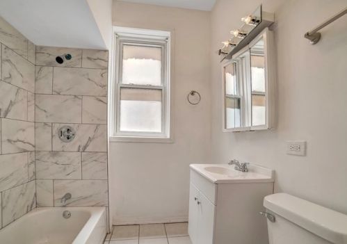 2424 Lawndale Ave, Chicago IL 60655-3221 exterior