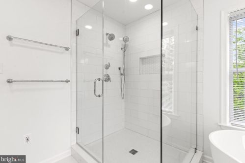 252 Murtha St, Alexandria VA 22304-8613 exterior