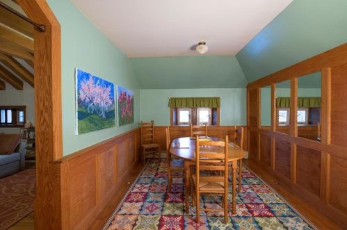 97 Ruggles Ave, Middletown RI 02840-4351 exterior