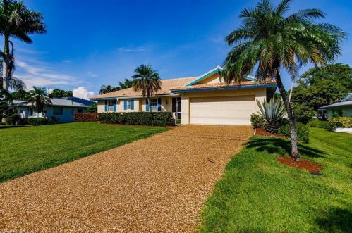 1700 Sandpiper St, Naples FL 34102-1508 exterior