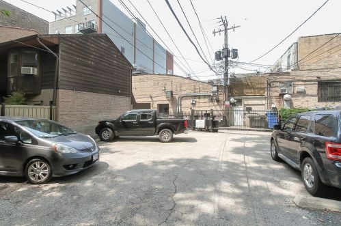 1524 La Salle Dr, Chicago IL  60610-1662 exterior