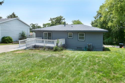 9014 Pne Ave, Bull Valley IL 60097-8206 exterior